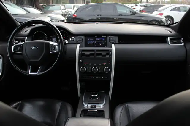 Land Rover Discovery Sport view 2