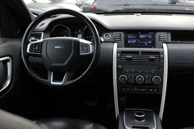 Land Rover Discovery Sport view 9