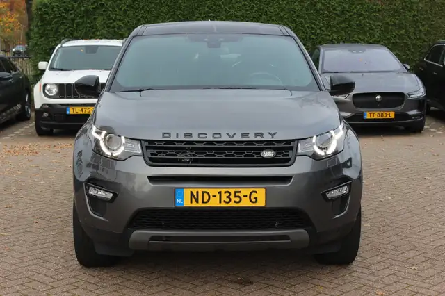 Land Rover Discovery Sport view 8