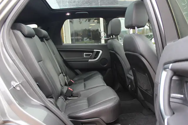 Land Rover Discovery Sport view 12