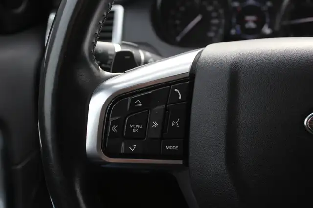 Land Rover Discovery Sport view 26