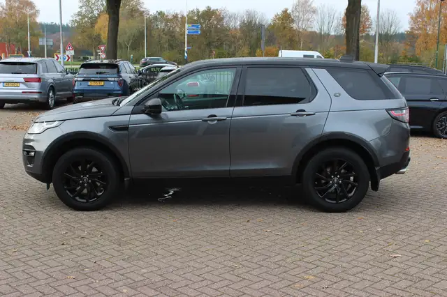 Land Rover Discovery Sport view 7