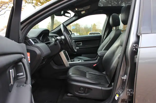 Land Rover Discovery Sport view 10