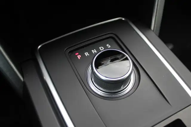 Land Rover Discovery Sport view 24
