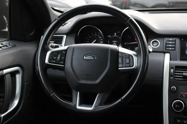 Land Rover Discovery Sport view 17