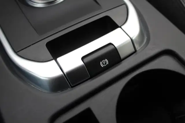 Land Rover Discovery Sport view 25