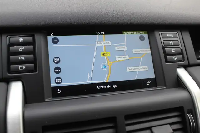 Land Rover Discovery Sport view 23