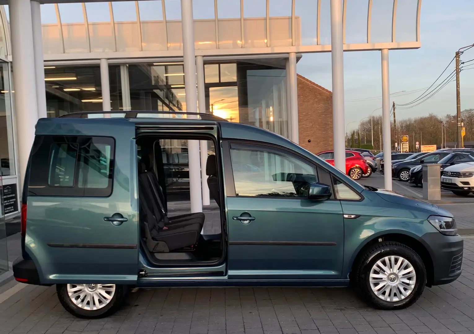 Volkswagen Caddy 1.4 TGI ESSENCE + CNG  / Faible KM  / Garantie Vert - 2