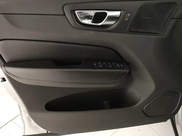 Volvo XC60 view 13