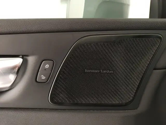 Volvo XC60 view 14