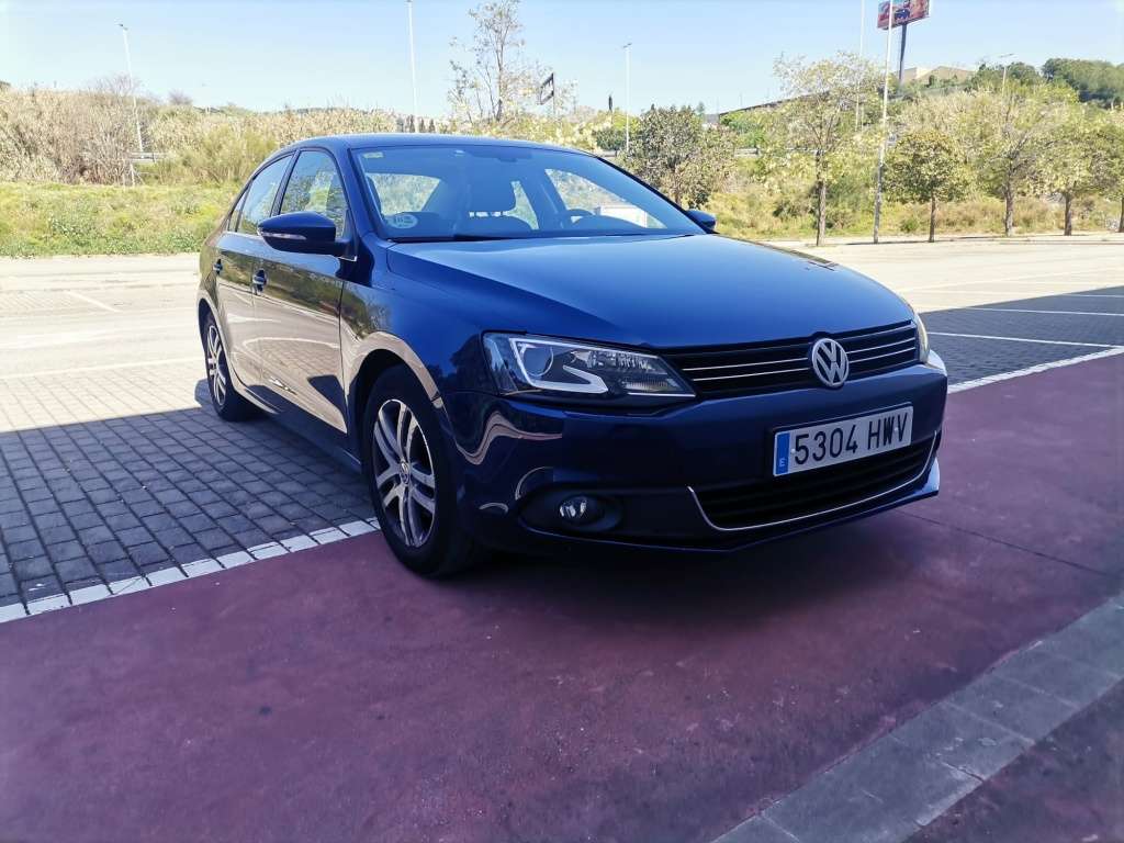Volkswagen Jetta 1.6TDI Sport - foto 1