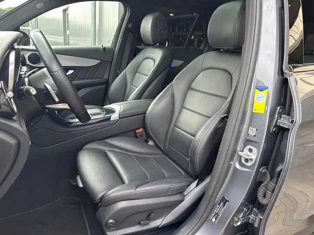 Mercedes-Benz 220 view 10