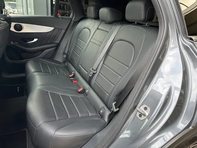 Mercedes-Benz 220 view 12