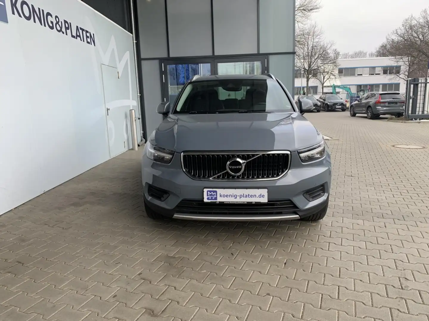 Volvo XC40 T4 2WD Momentum Pro (EURO 6d-TEMP) Klima Navi Grau - 2