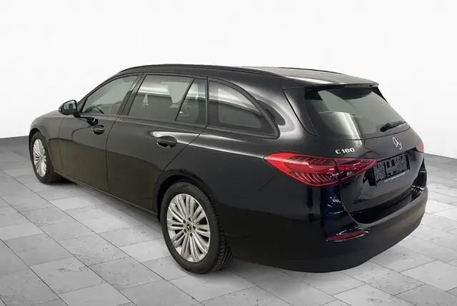 Mercedes-Benz C view 4