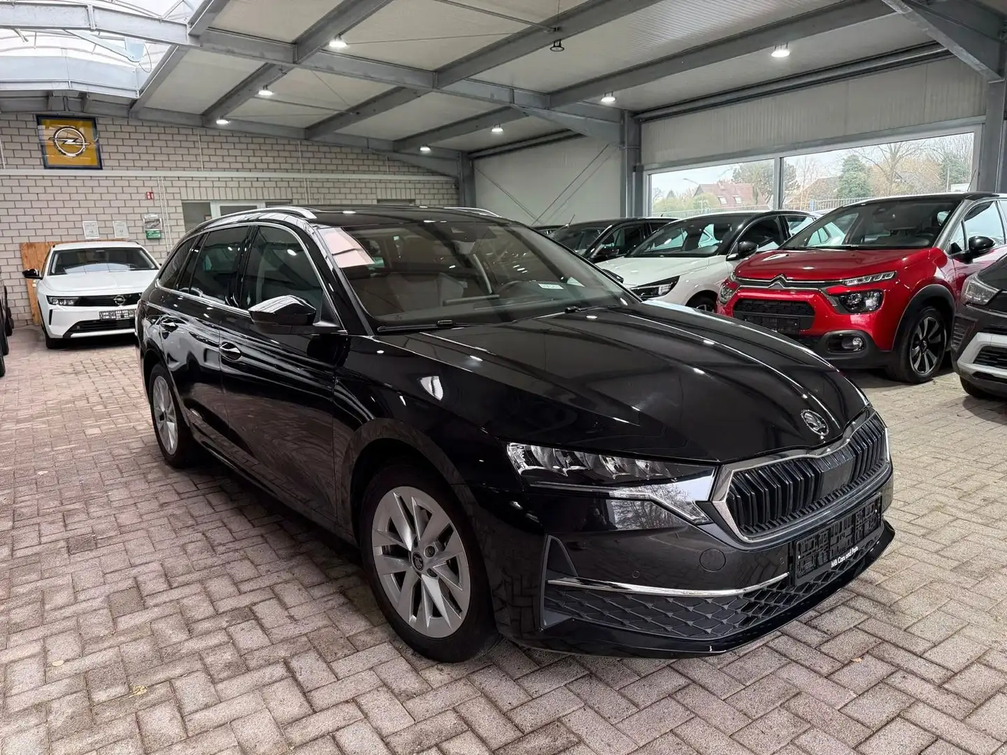 Skoda Octavia 2.0 TDI DSG RFK Pano 4x SHZ LHZ LED Schwarz - 2