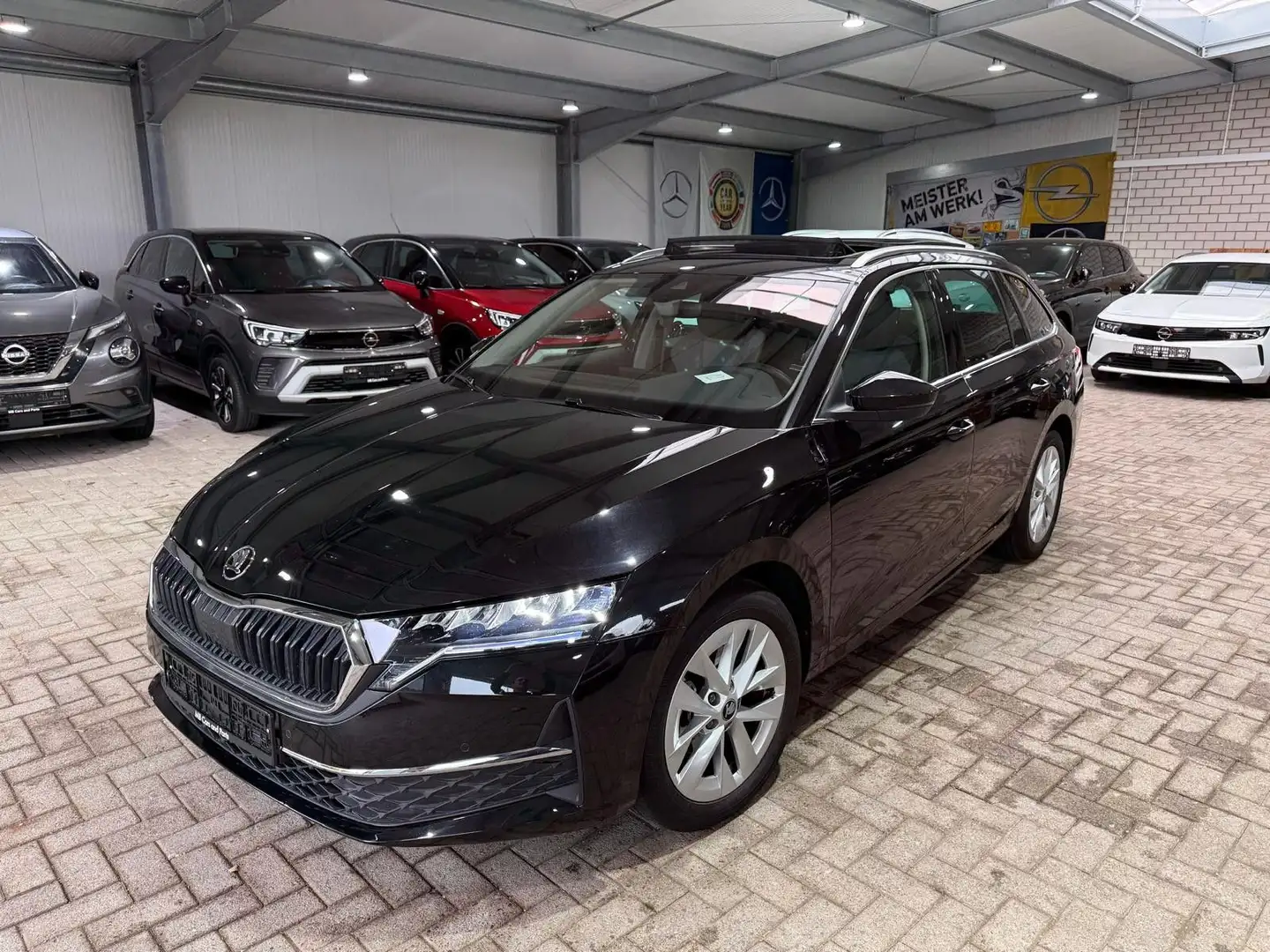 Skoda Octavia 2.0 TDI DSG RFK Pano 4x SHZ LHZ LED Schwarz - 1