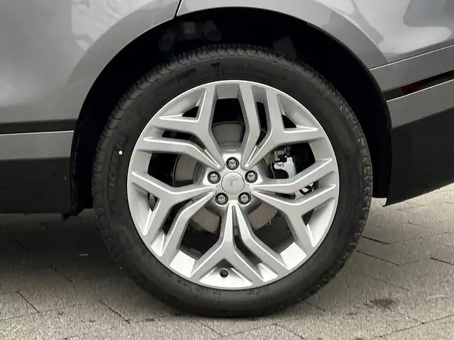 Land Rover Range Rover Velar view 9