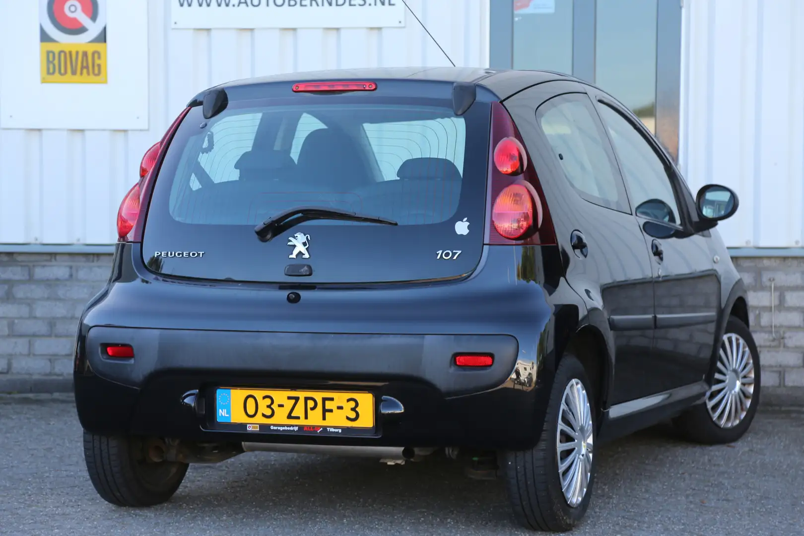 Peugeot 107 1.0 Active 5 Deurs*NL-Auto*Airco/Stuurbekrachtigin Schwarz - 2