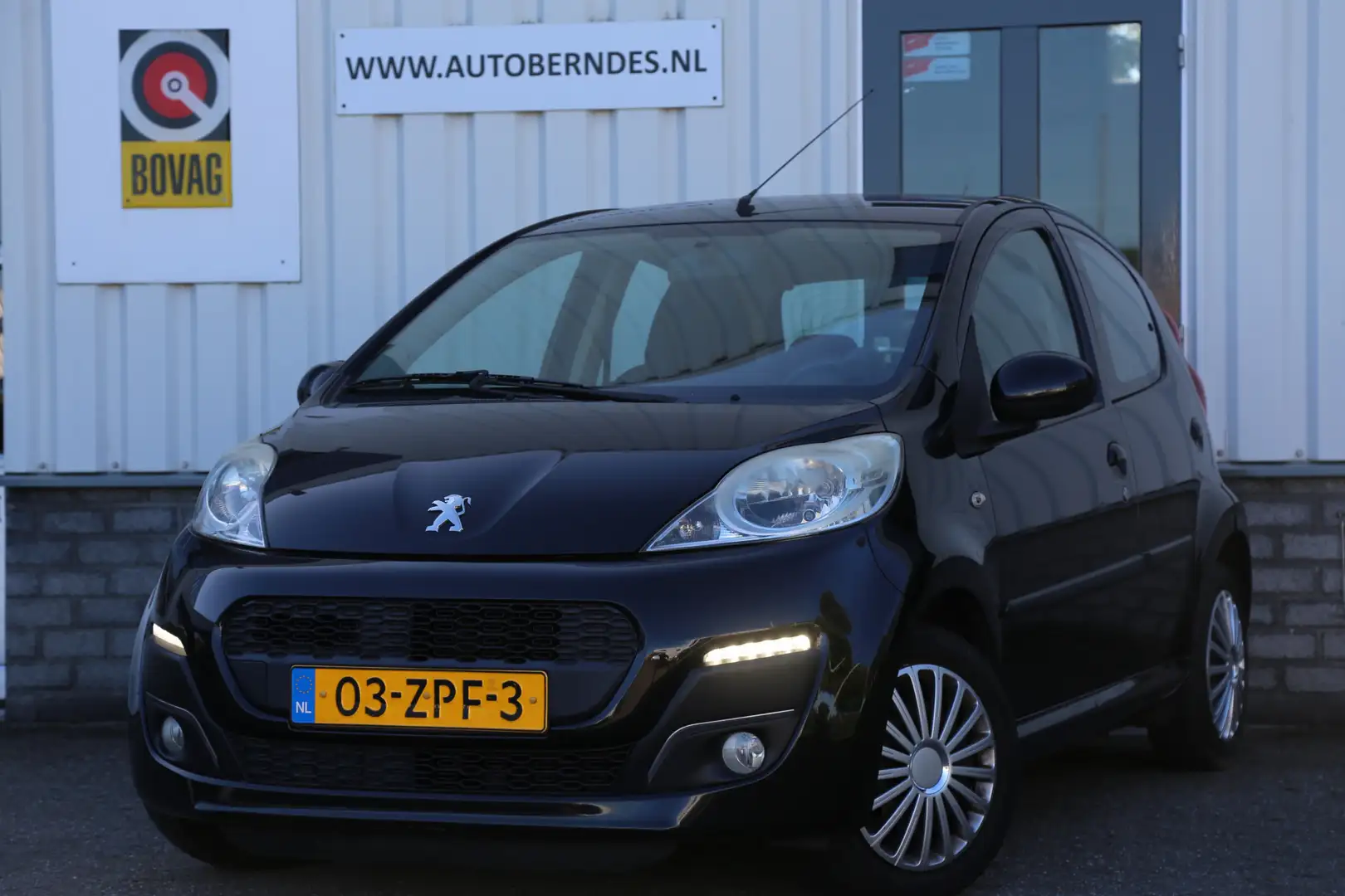 Peugeot 107 1.0 Active 5 Deurs*NL-Auto*Airco/Stuurbekrachtigin Schwarz - 1