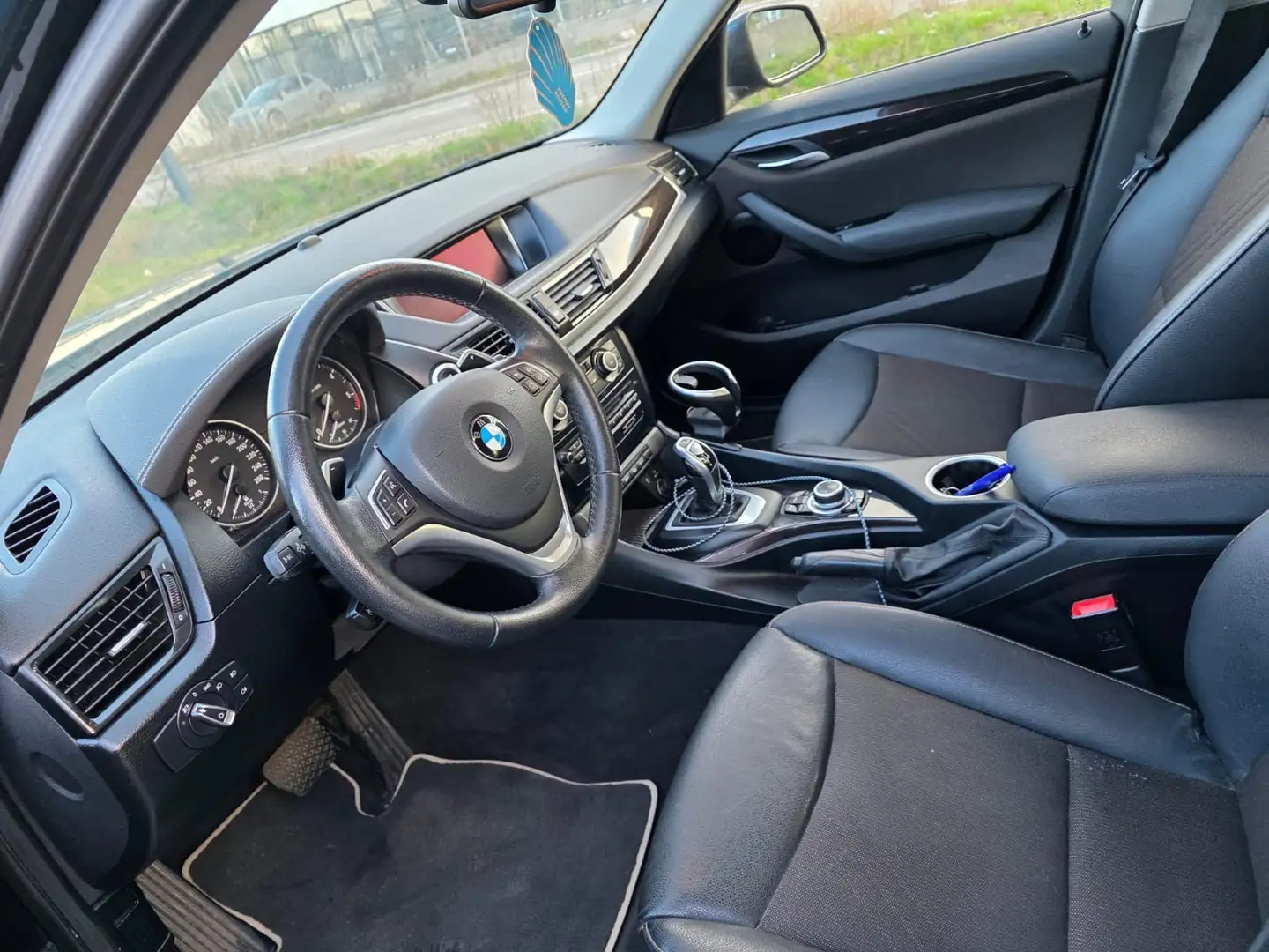 BMW X1 xDrive25d Österreich Paket Aut. - 1