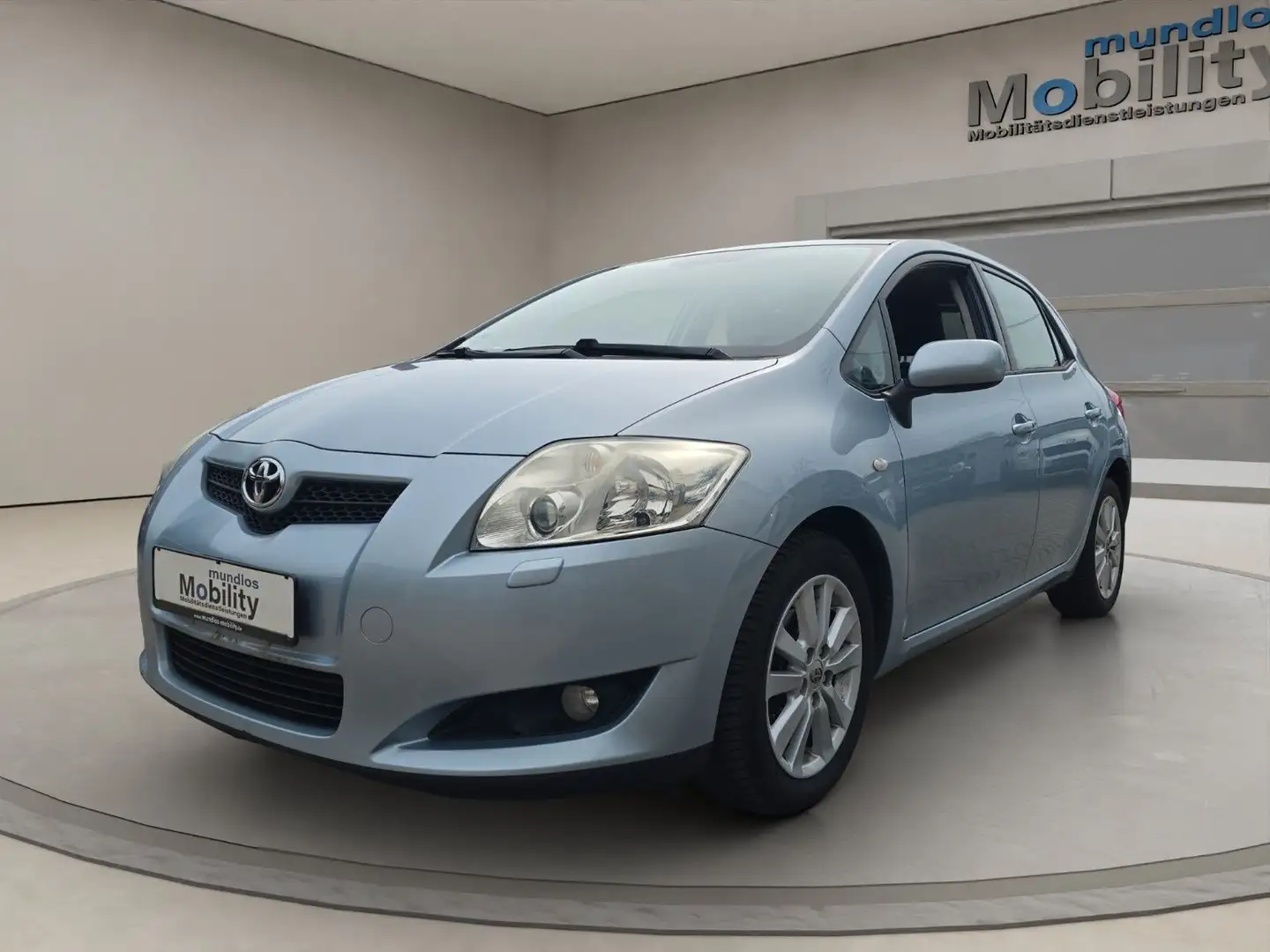 Toyota Auris Executive Blau - 1