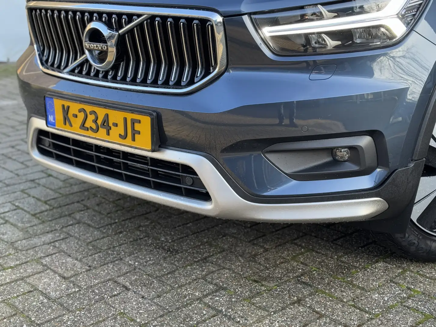 Volvo XC40 1.5 T5 Recharge Business Pro Intellisafe | Harman Blau - 2