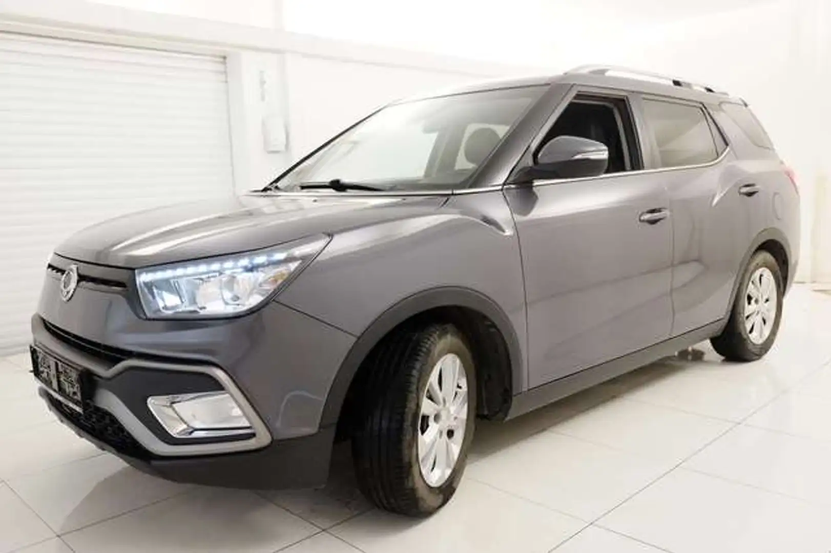 SsangYong XLV XLV 1.6i e-XGi 2WD EU6c Grau - 2