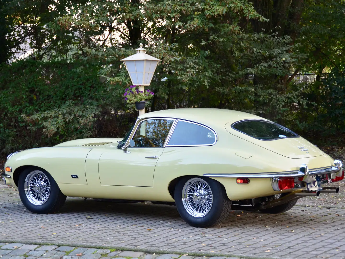 Jaguar E-Type Fixed-Head Coupe serie 2    4.2 L žuta - 1