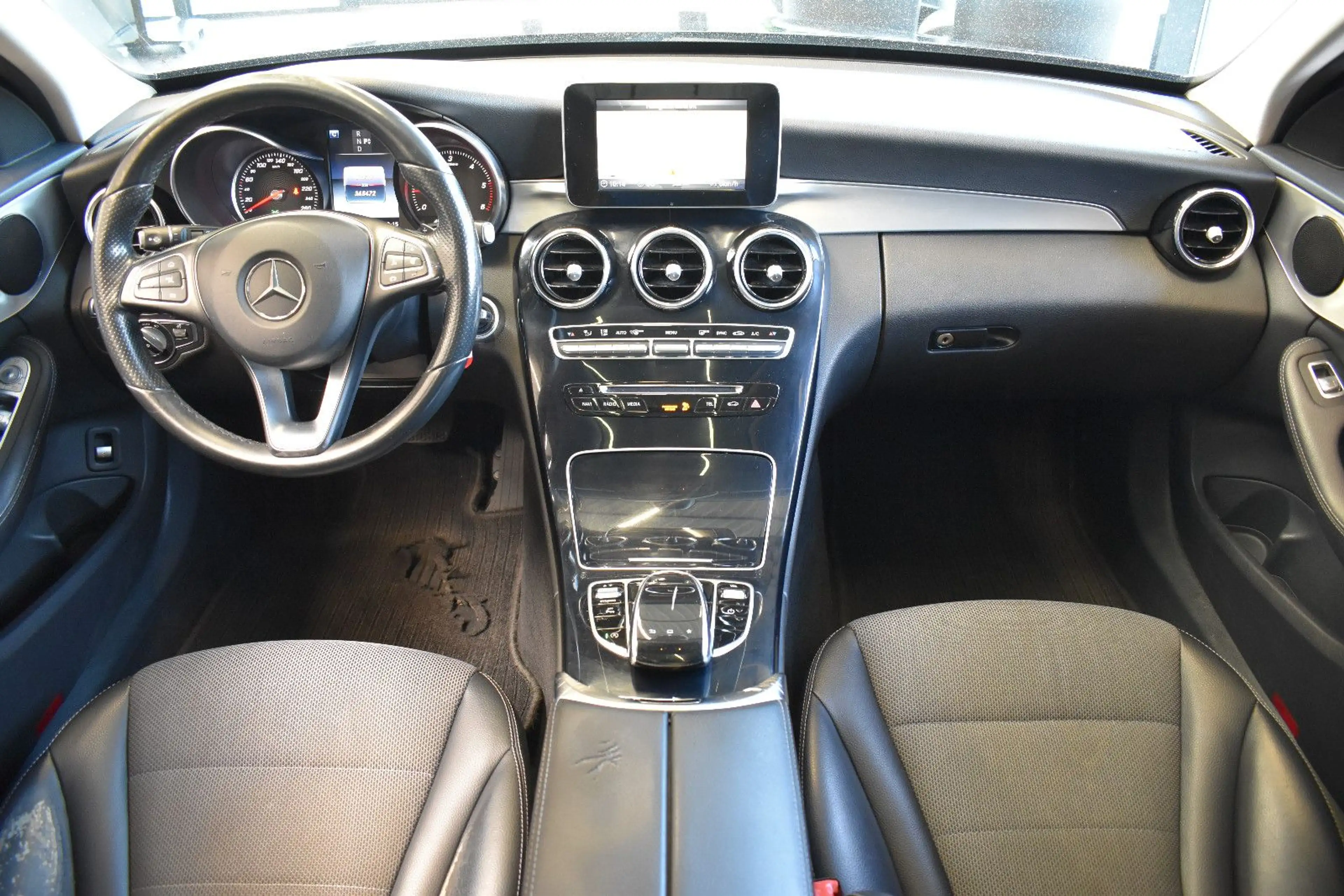 Mercedes-Benz C 220 C220d T Aut. 4Matic Avantgarde LED~AHK~Pano~Navi — photo 3
