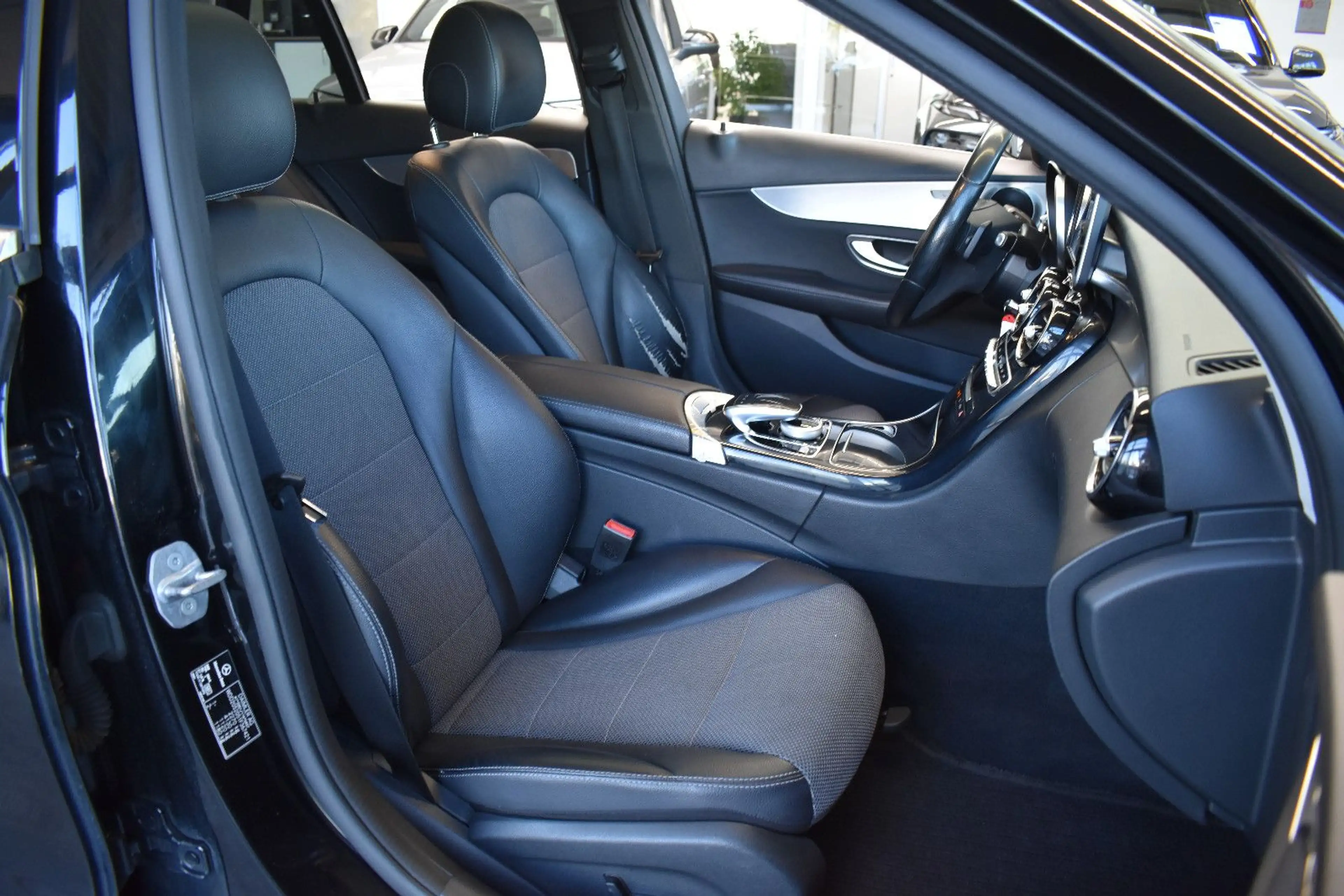 Mercedes-Benz C 220 C220d T Aut. 4Matic Avantgarde LED~AHK~Pano~Navi — photo 9