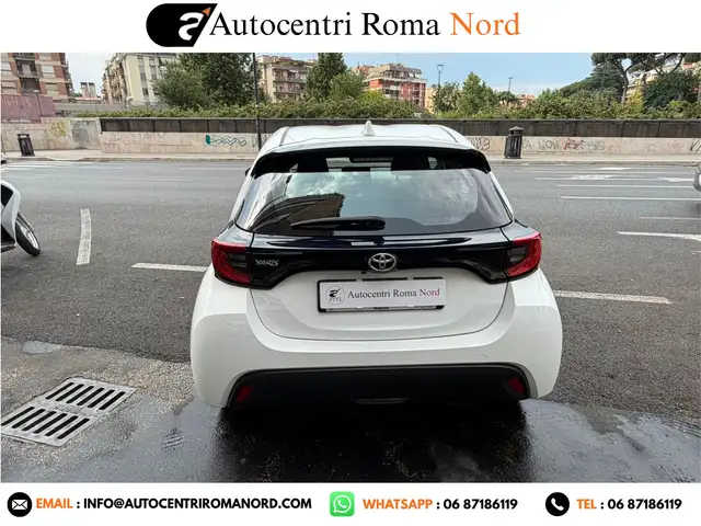Toyota Yaris view 4