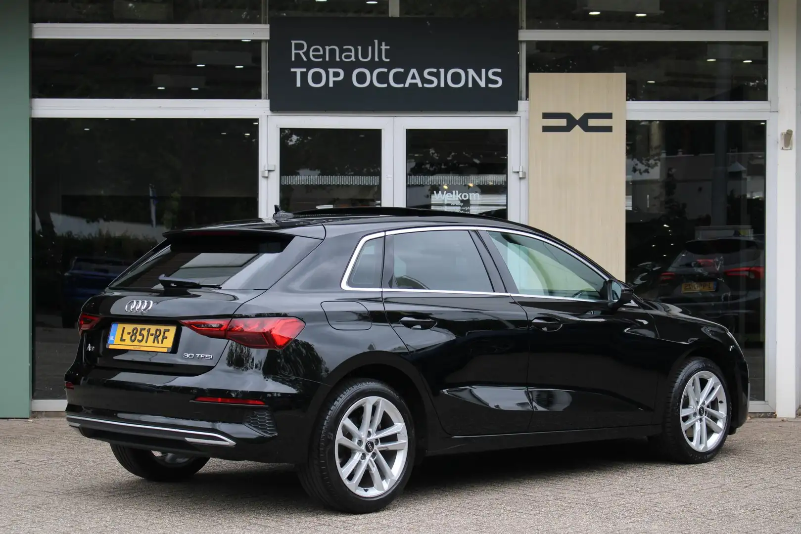 Audi A3 Sportback 30 TFSI Business edition | Panoramadak | Noir - 2