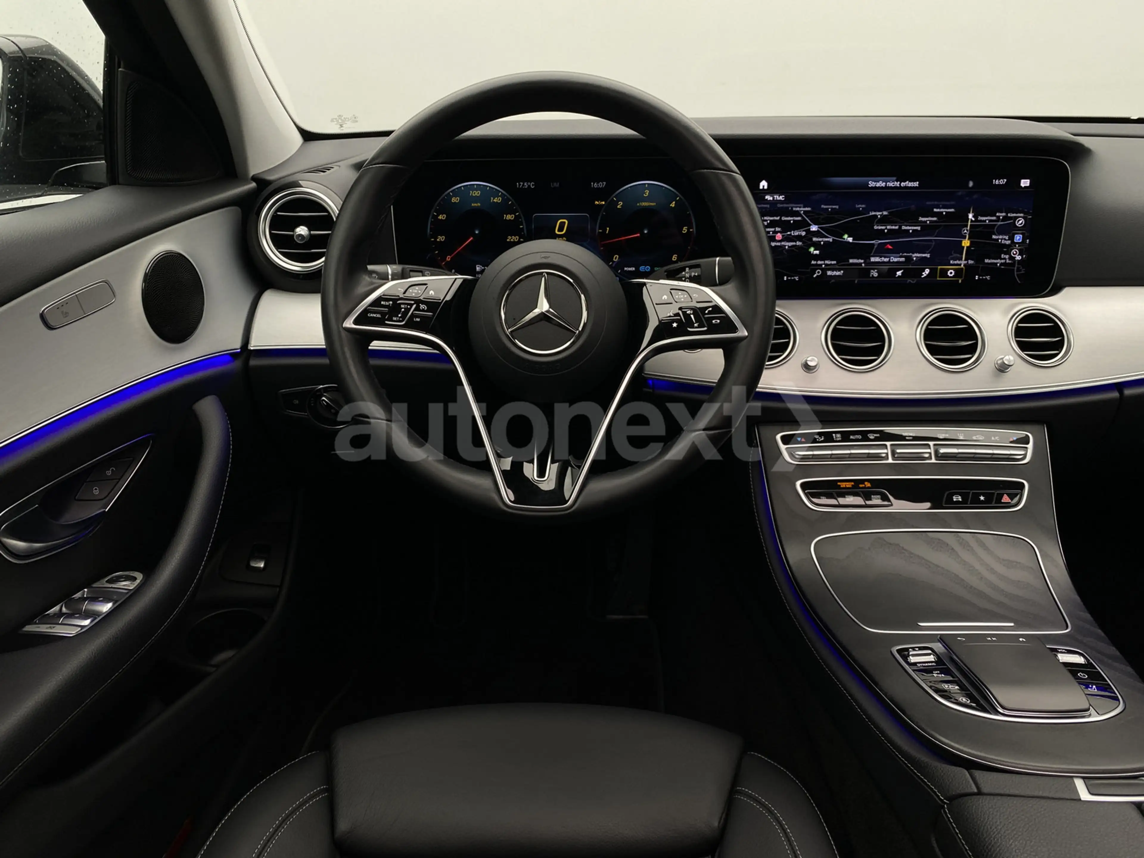 Mercedes-Benz E 220 d T *2x AMG Line+Night* Schiebedach (4714) — photo 2