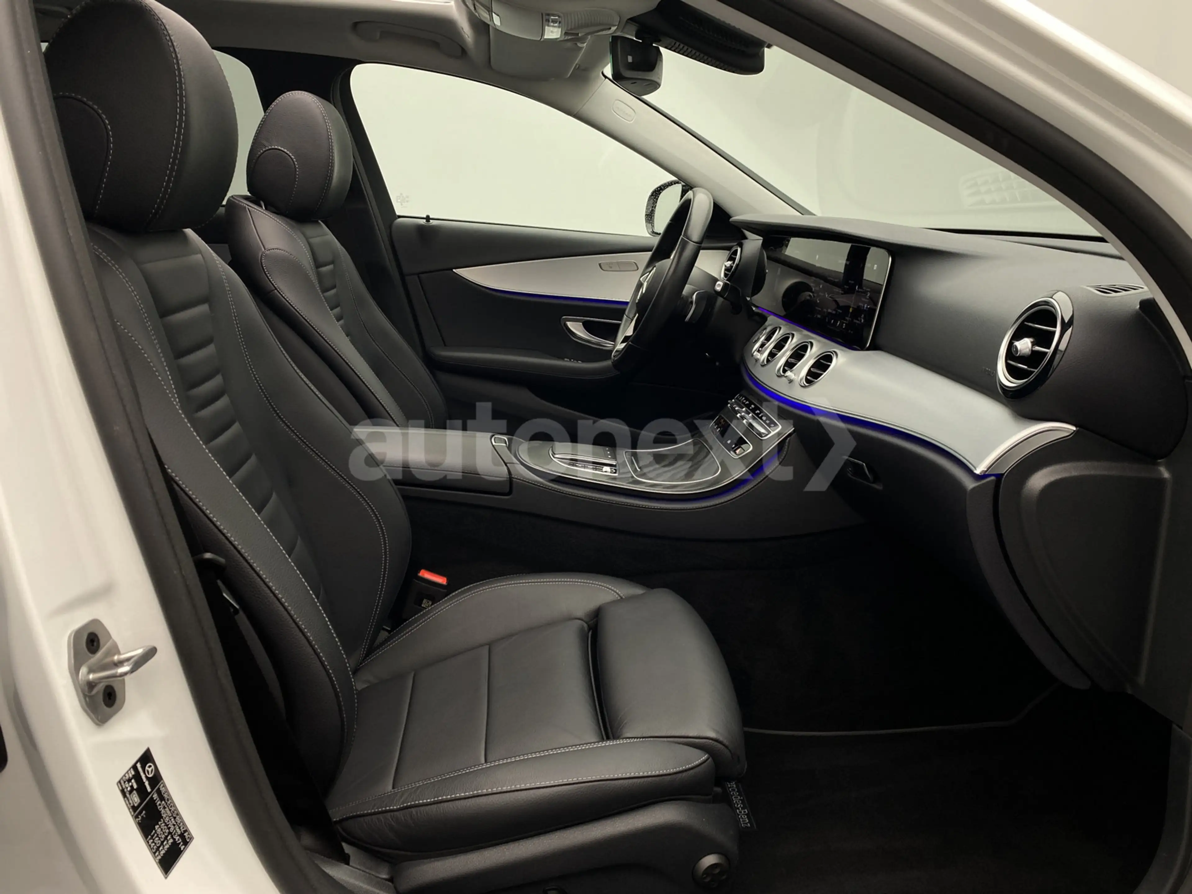 Mercedes-Benz E 220 d T *2x AMG Line+Night* Schiebedach (4714) — photo 15