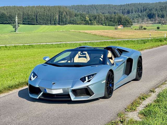 Imagine Lamborghini Aventador LP 700-4 Roadster*LIFT*CARBON EXT.+MOT