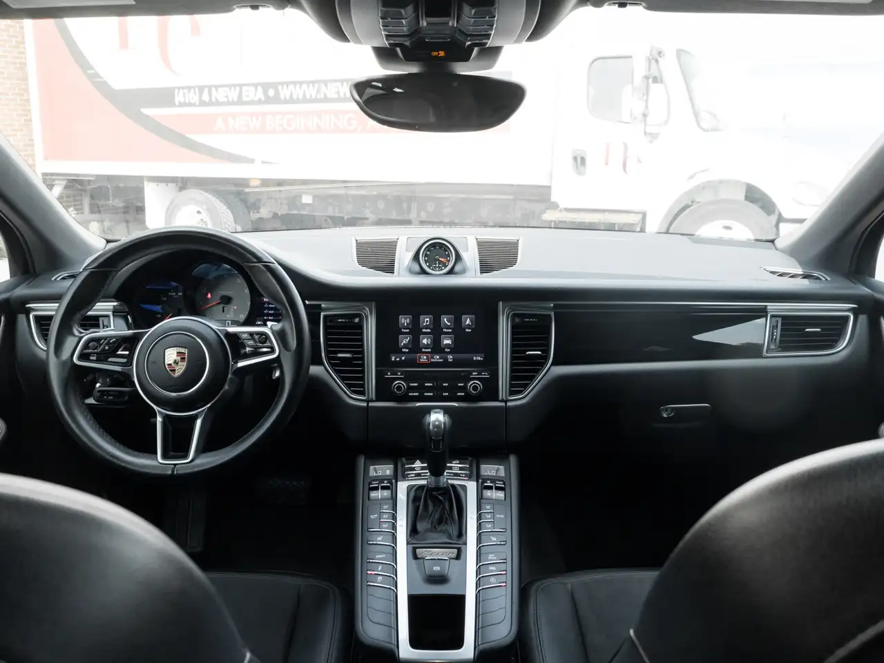 Porsche Macan снимка Porsche Macan