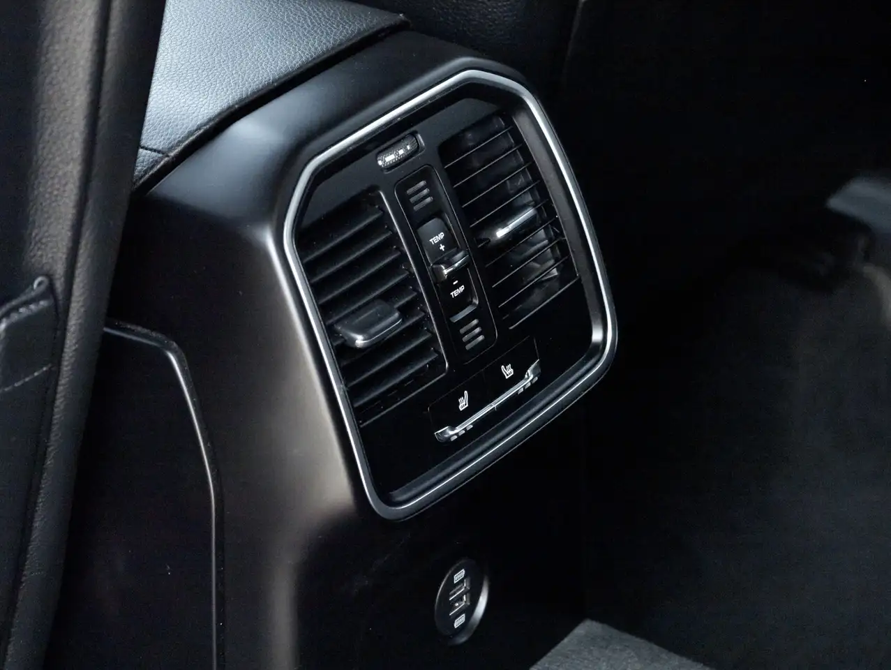 Porsche Macan снимка Porsche Macan