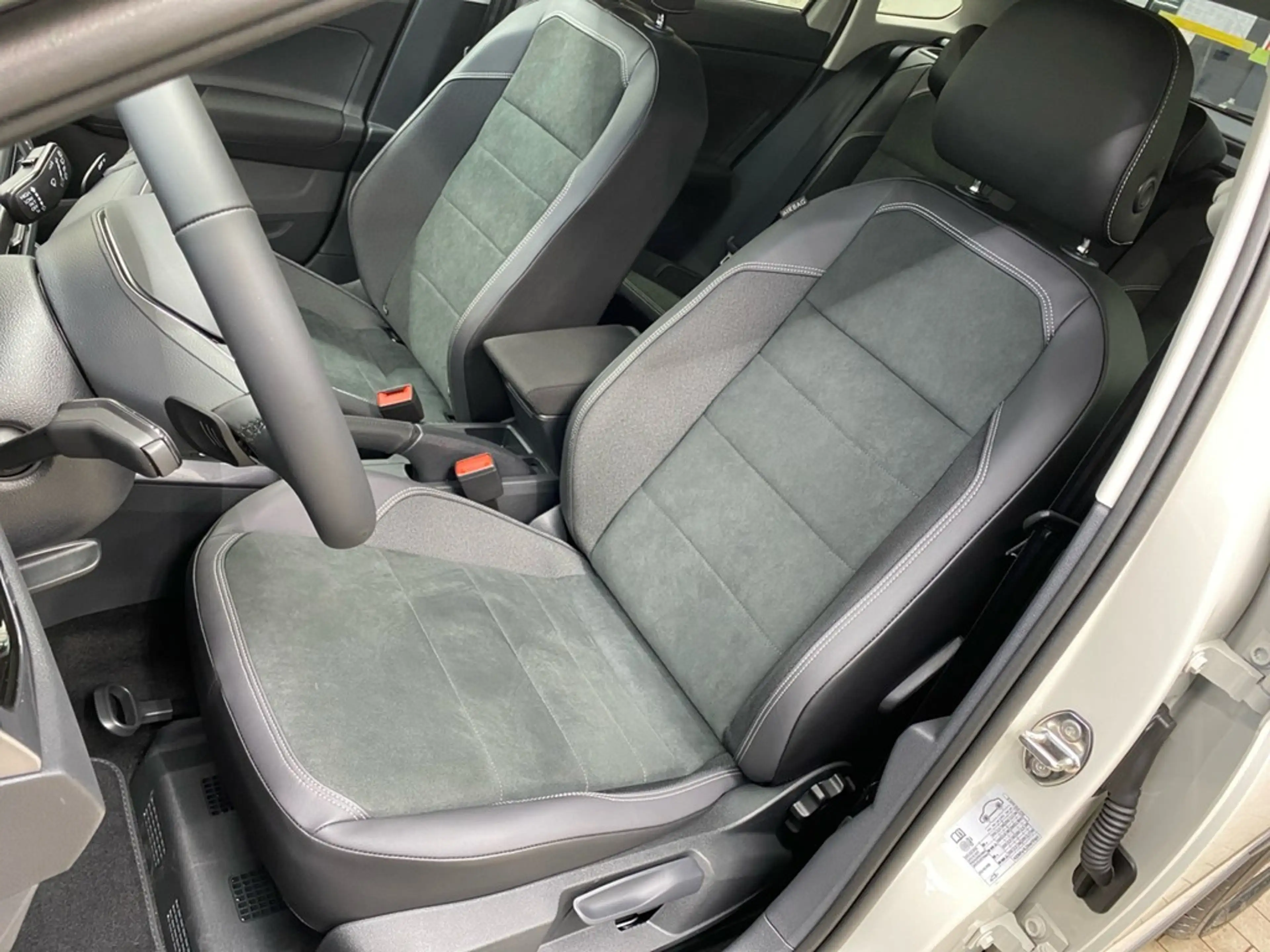 Volkswagen Taigo 1.0 TSI DSG Style AHK+NAVI+SHZ+KAMERA+ACC+PDC — photo 5