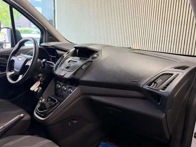 Ford Transit Connect view 8