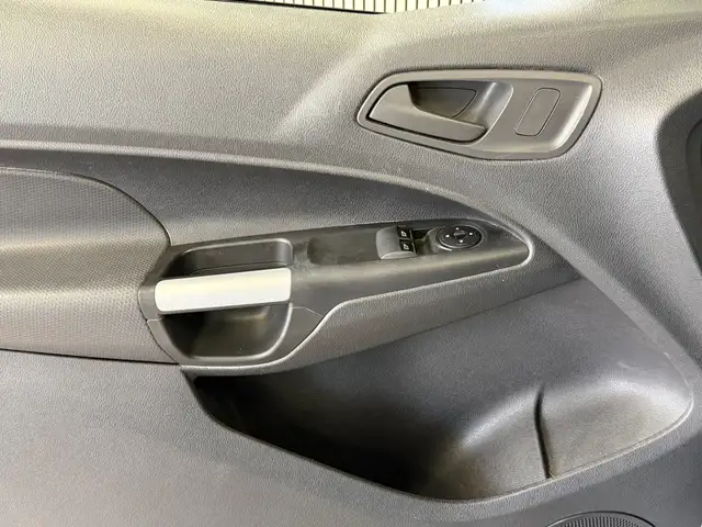 Ford Transit Connect view 12