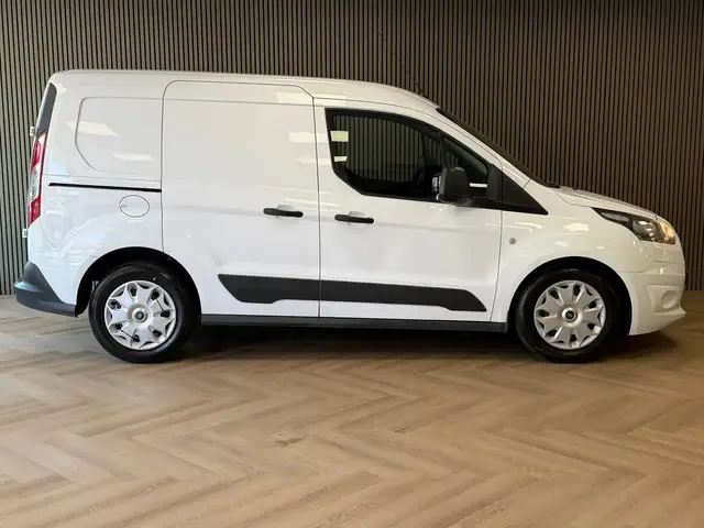 Ford Transit Connect view 4