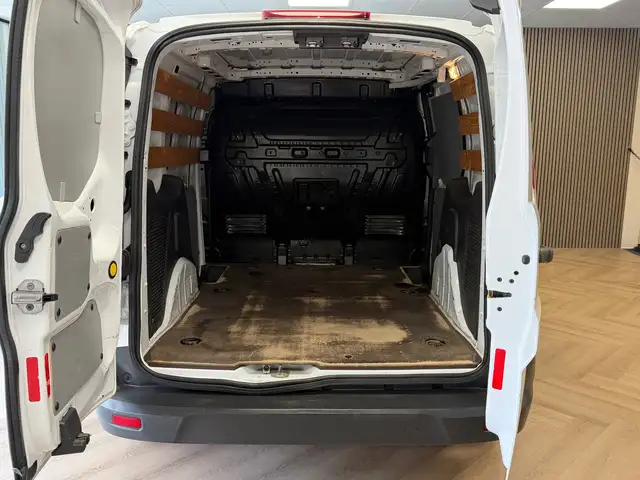 Ford Transit Connect view 6