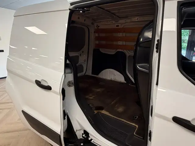 Ford Transit Connect view 7