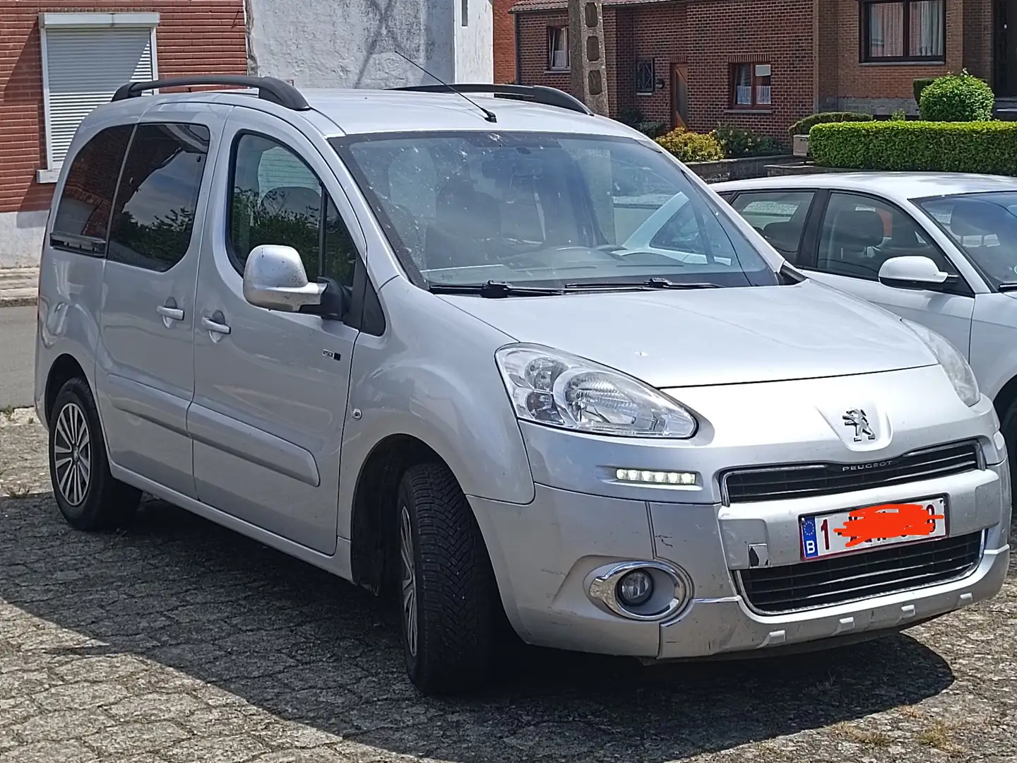 Peugeot Partner Partner Tepee 1.6 e-HDi Style STT Grijs - 1