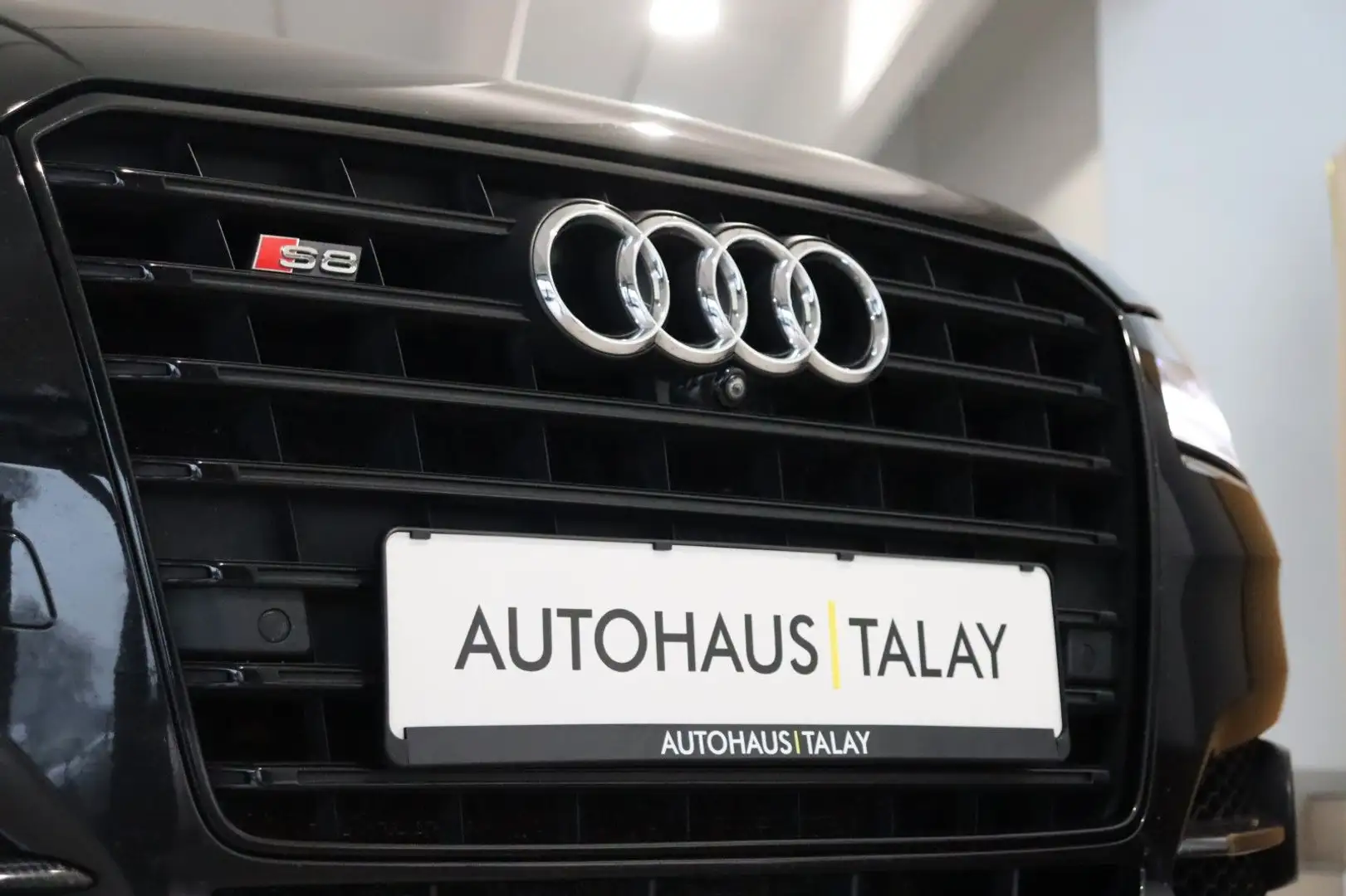 Audi S8 4.0 TFSI q. plus MATRIX-LED/LUFTF/BOSE/NACHTS Černá - 2