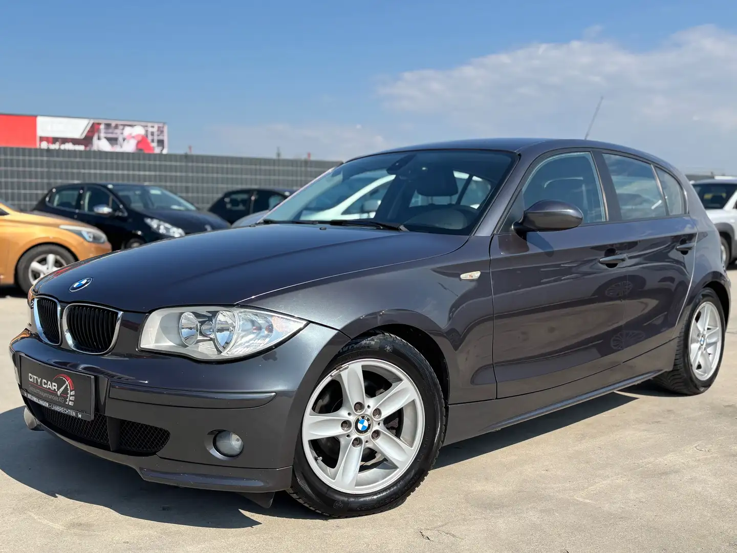 BMW 118 118d *PICKERL 04/27* Österreich-Paket Grau - 1