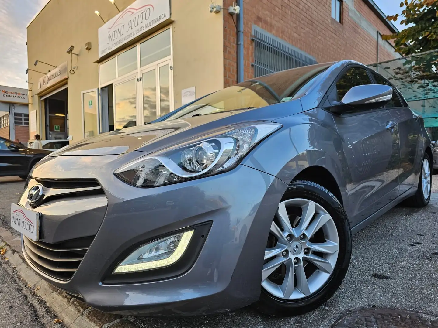 Hyundai i30 1.6 CRDI 110cv Comfort*Clima*Led*Euro5* Grigio - 1