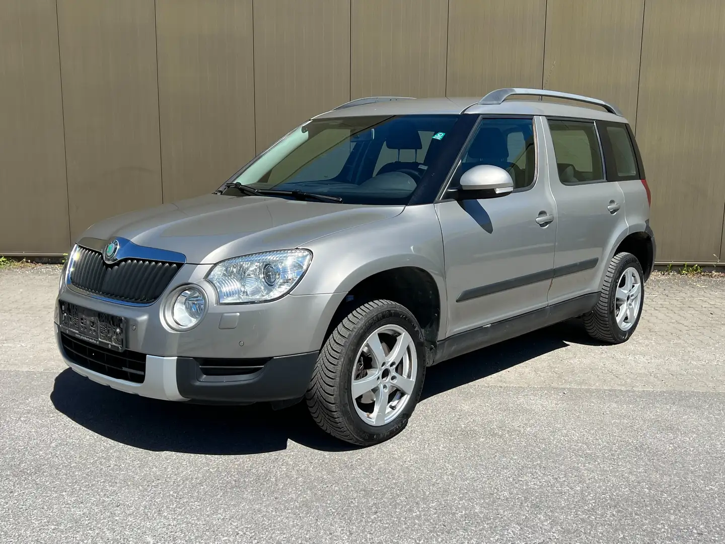 Skoda Yeti 2.0 TDI 4x4 Klimatronik Sitzheizung Euro-5* Braun - 1