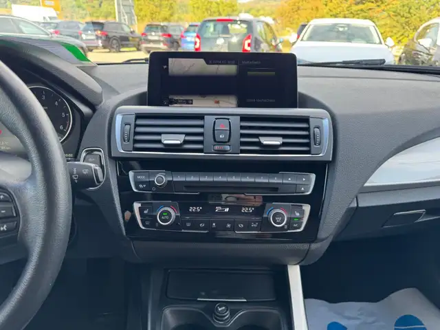 BMW 1 Series view 13